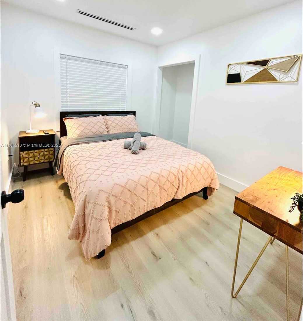 Small Image of 2723 SOUTH WEST 13TH ST #2723, Miami Number 11