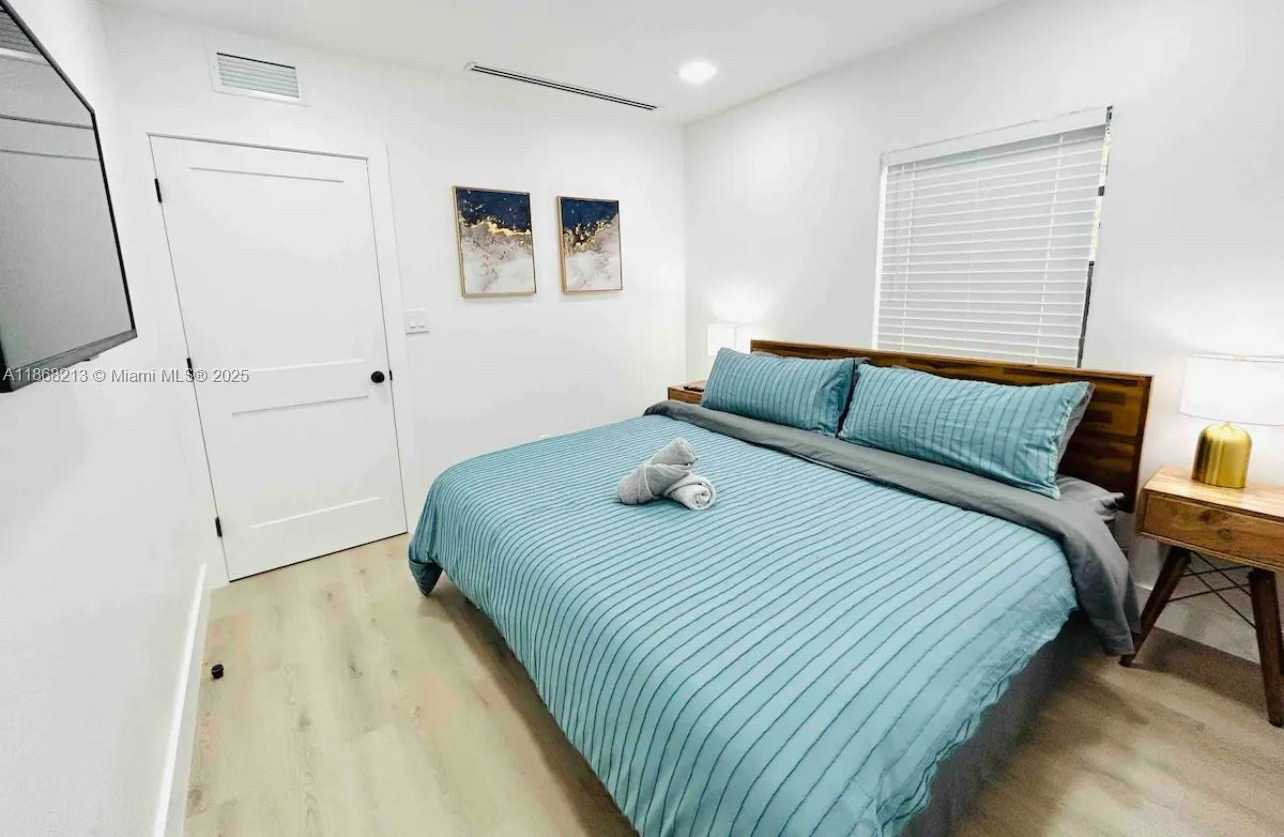 Small Image of 2723 SOUTH WEST 13TH ST #2723, Miami Number 12