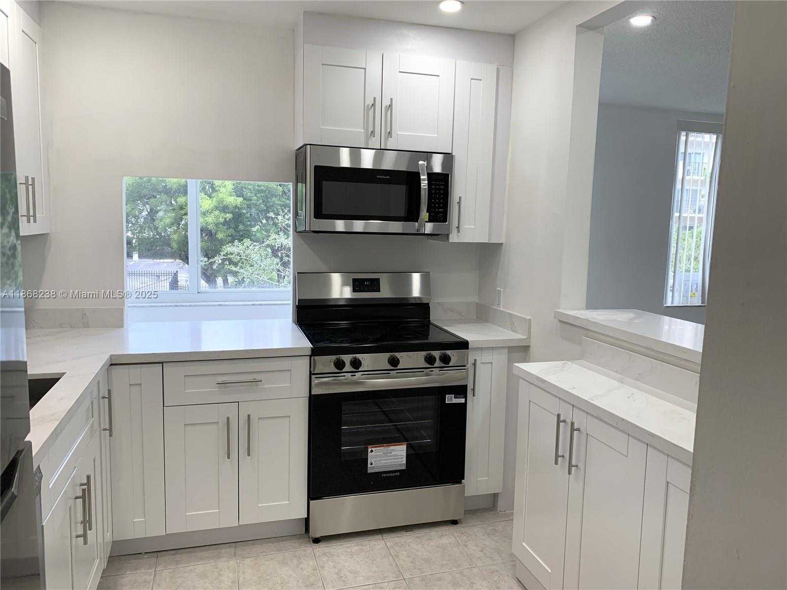 Small Image of 250 180TH DR #203, Sunny Isles Beach Number 7