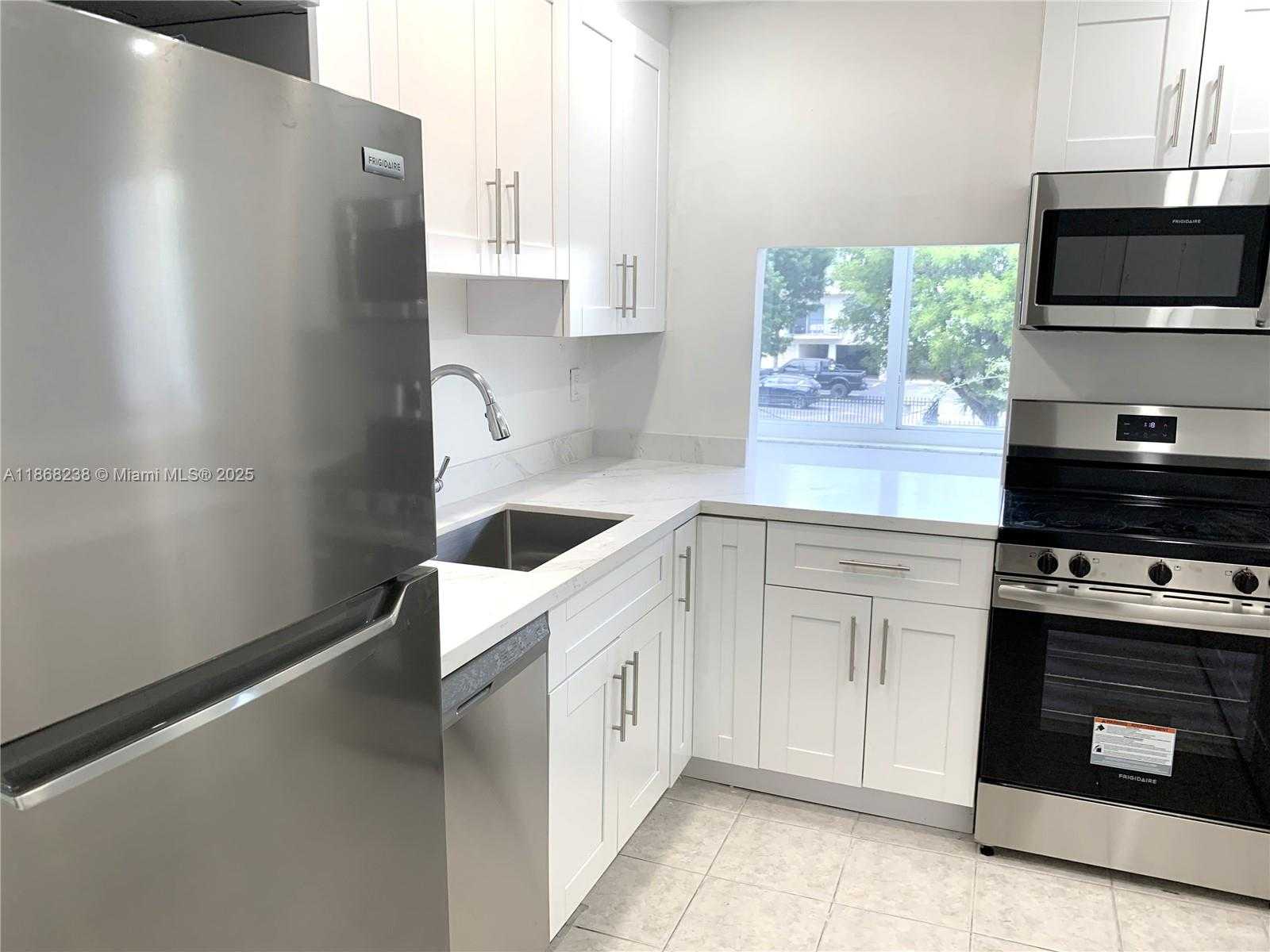 Small Image of 250 180TH DR #203, Sunny Isles Beach Number 9