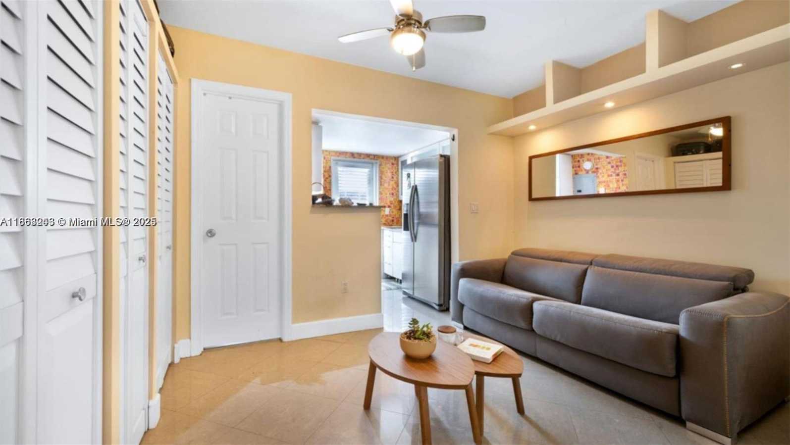 Small Image of 626 MERIDIAN AVE #5, Miami Beach Number 3