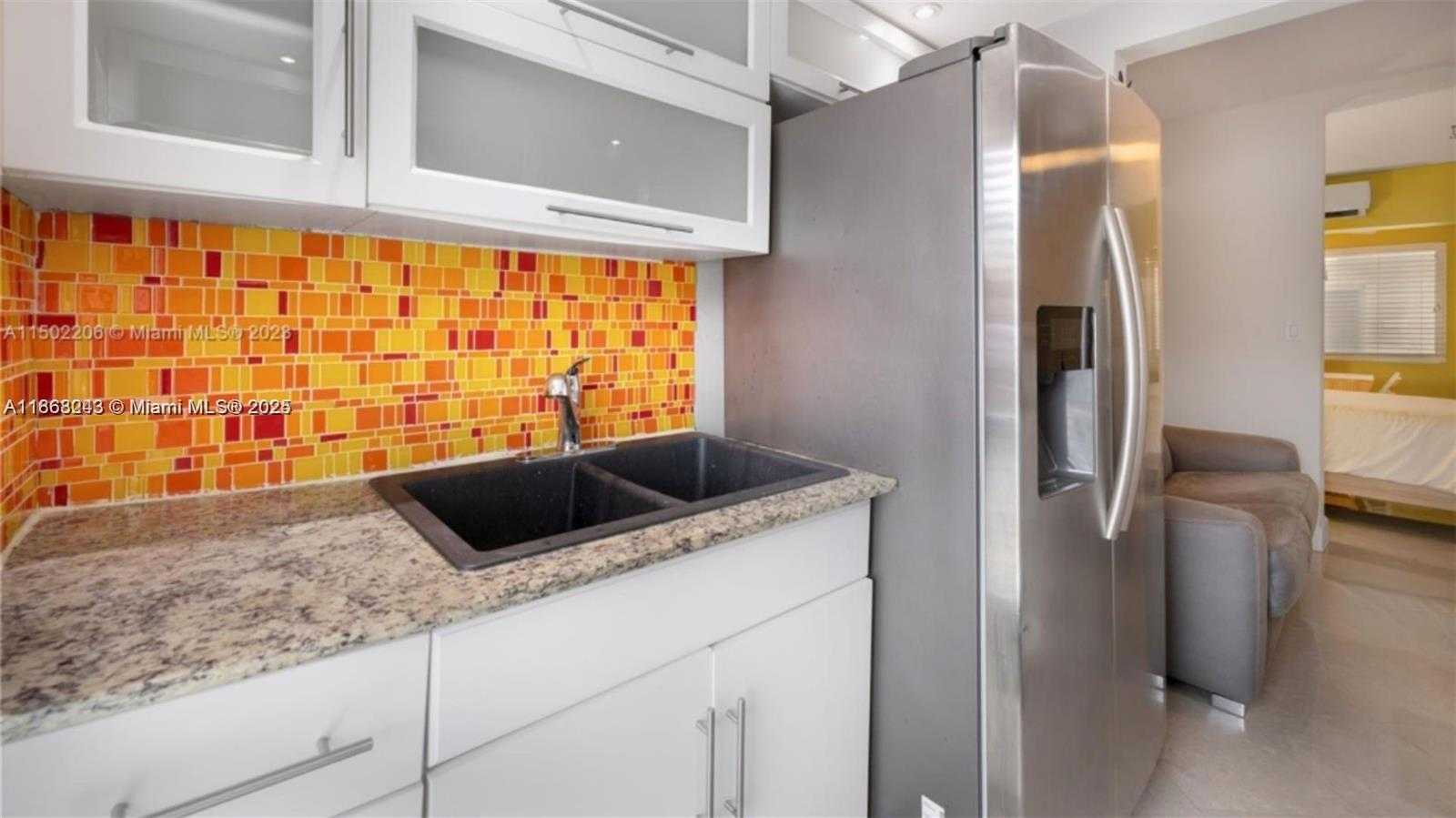 Small Image of 626 MERIDIAN AVE #5, Miami Beach Number 4