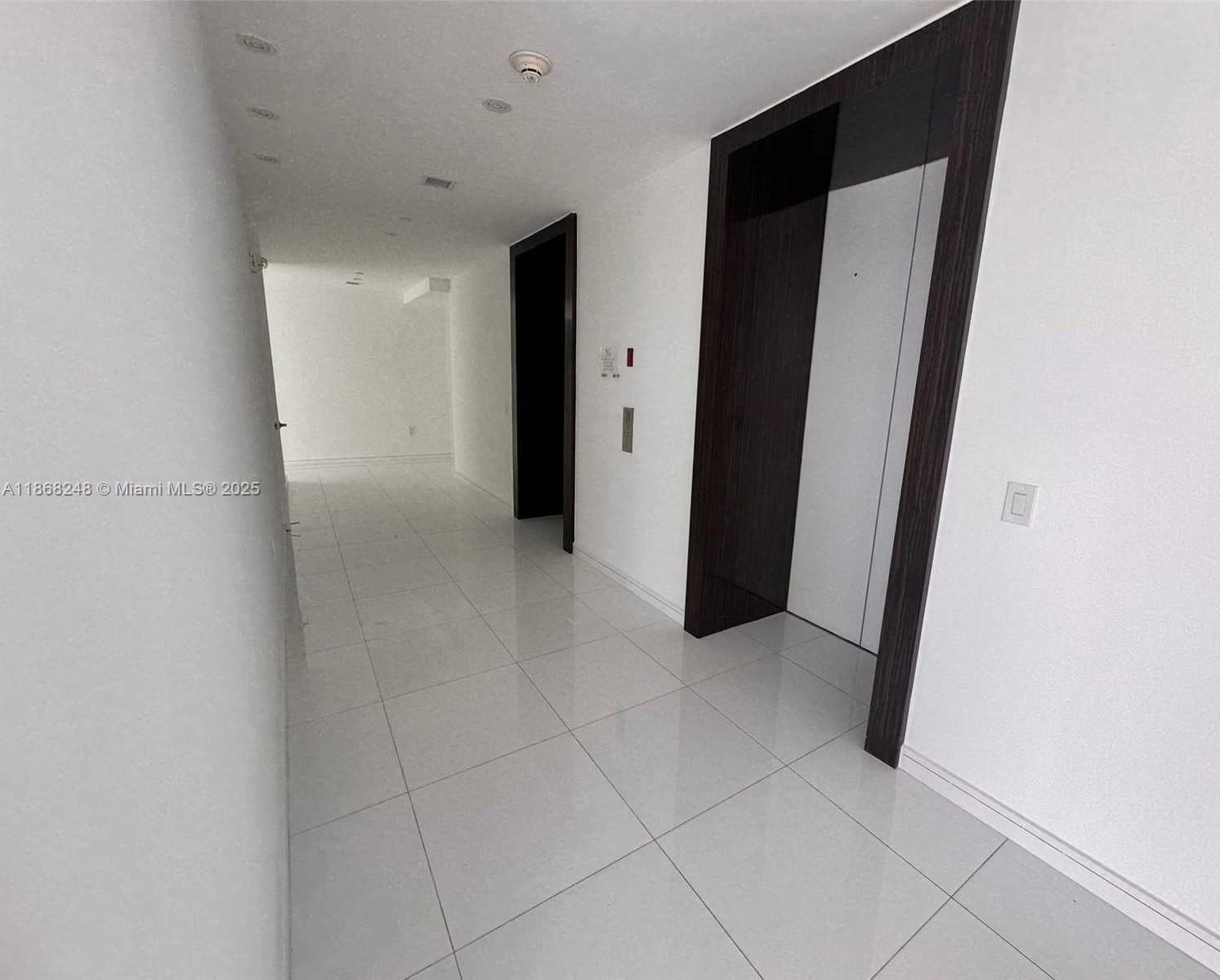 Small Image of 1100 BISCAYNE BLVD #4401, Miami Number 10