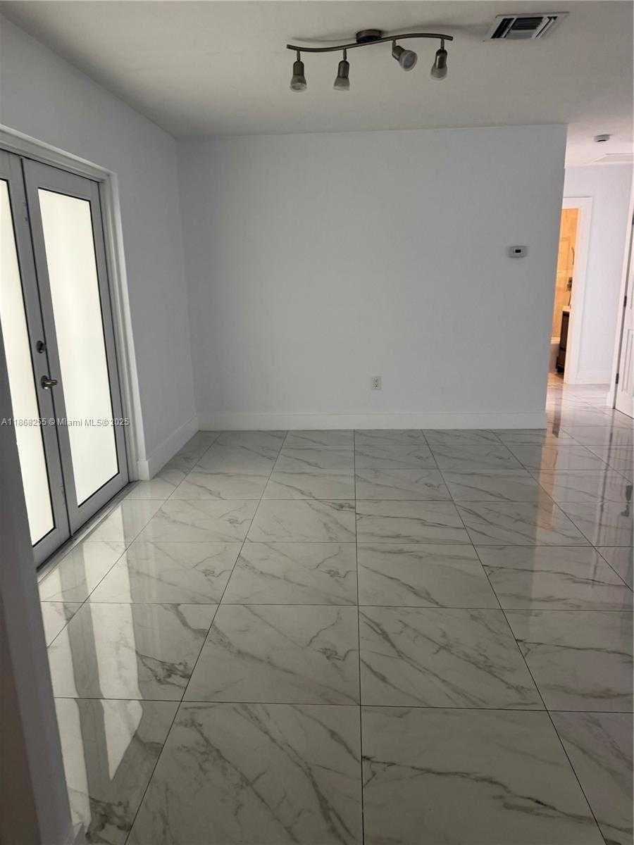 Small Image of 9635 HAITIAN DR, Cutler Bay Number 4