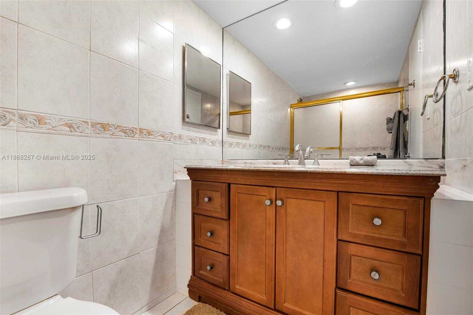 Small Image of 5401 COLLINS AVE #916, Miami Beach Number 11