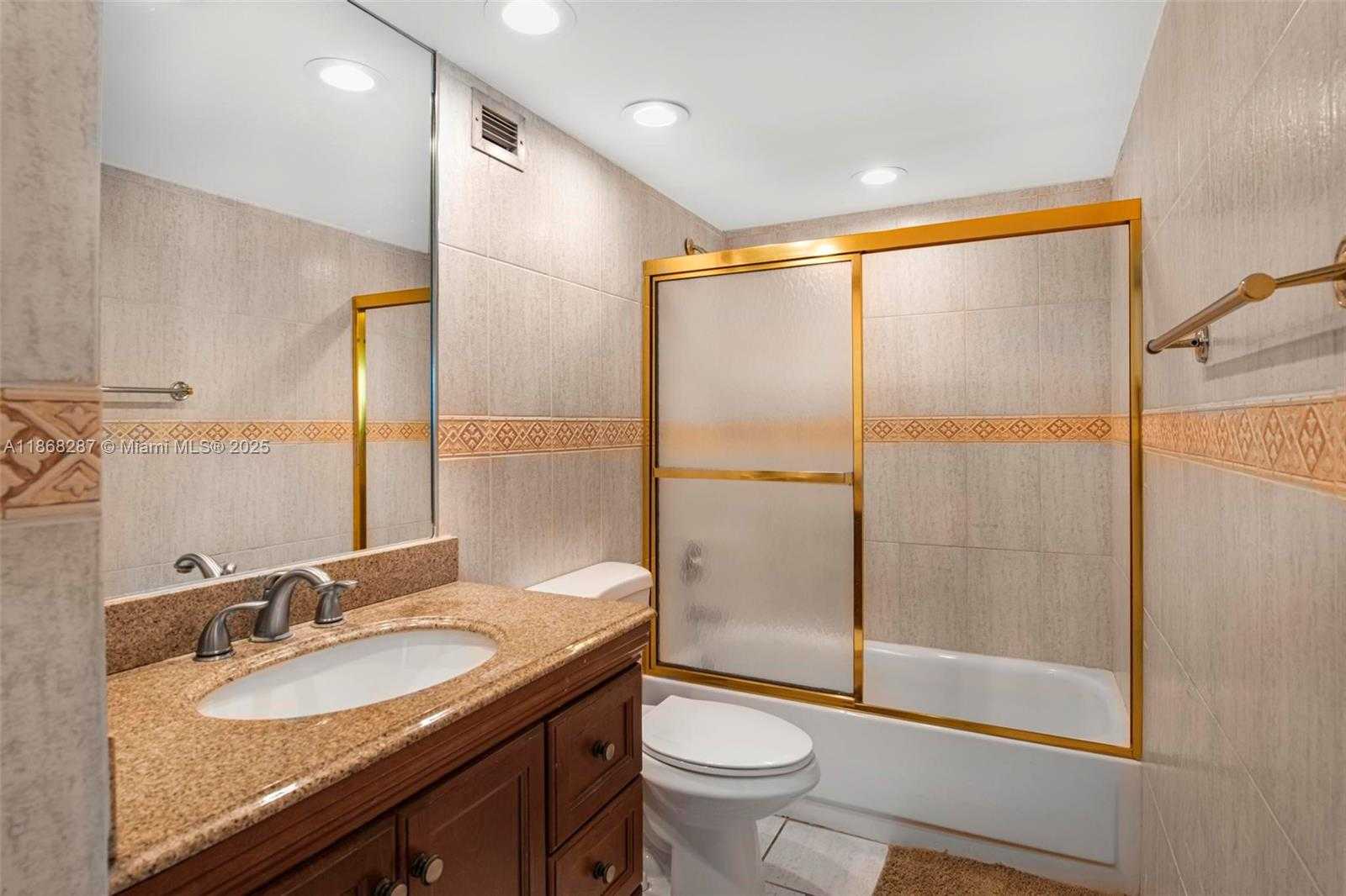 Small Image of 5401 COLLINS AVE #916, Miami Beach Number 13