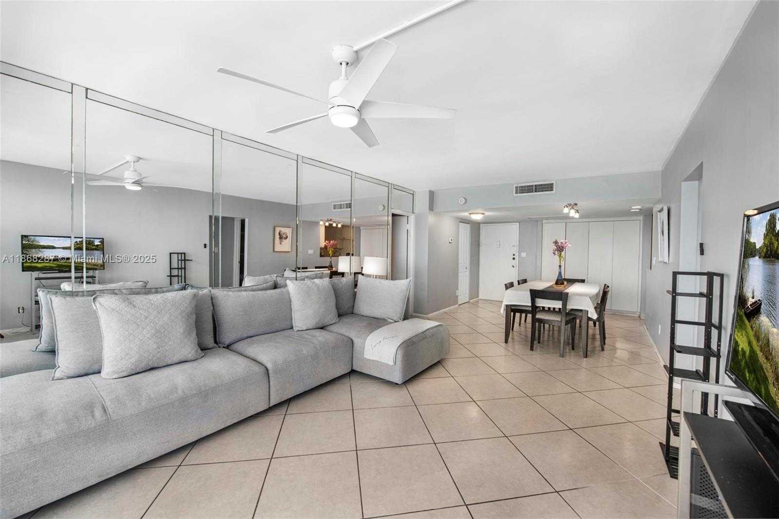 Small Image of 5401 COLLINS AVE #916, Miami Beach Number 14