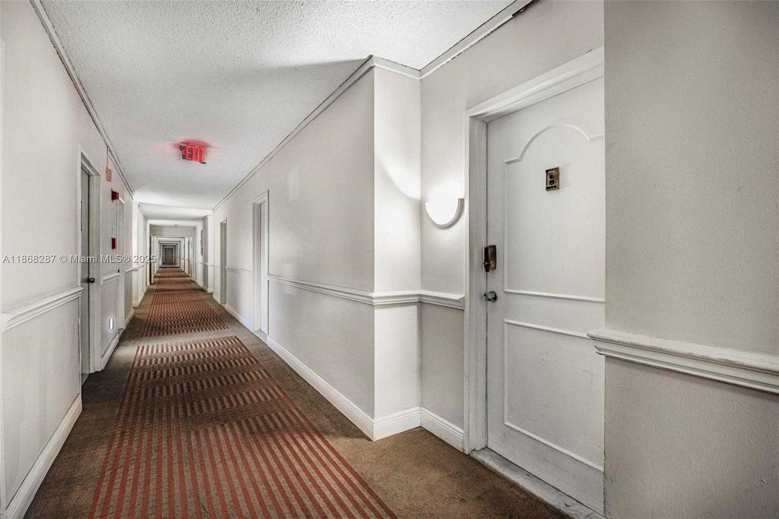 Small Image of 5401 COLLINS AVE #916, Miami Beach Number 16