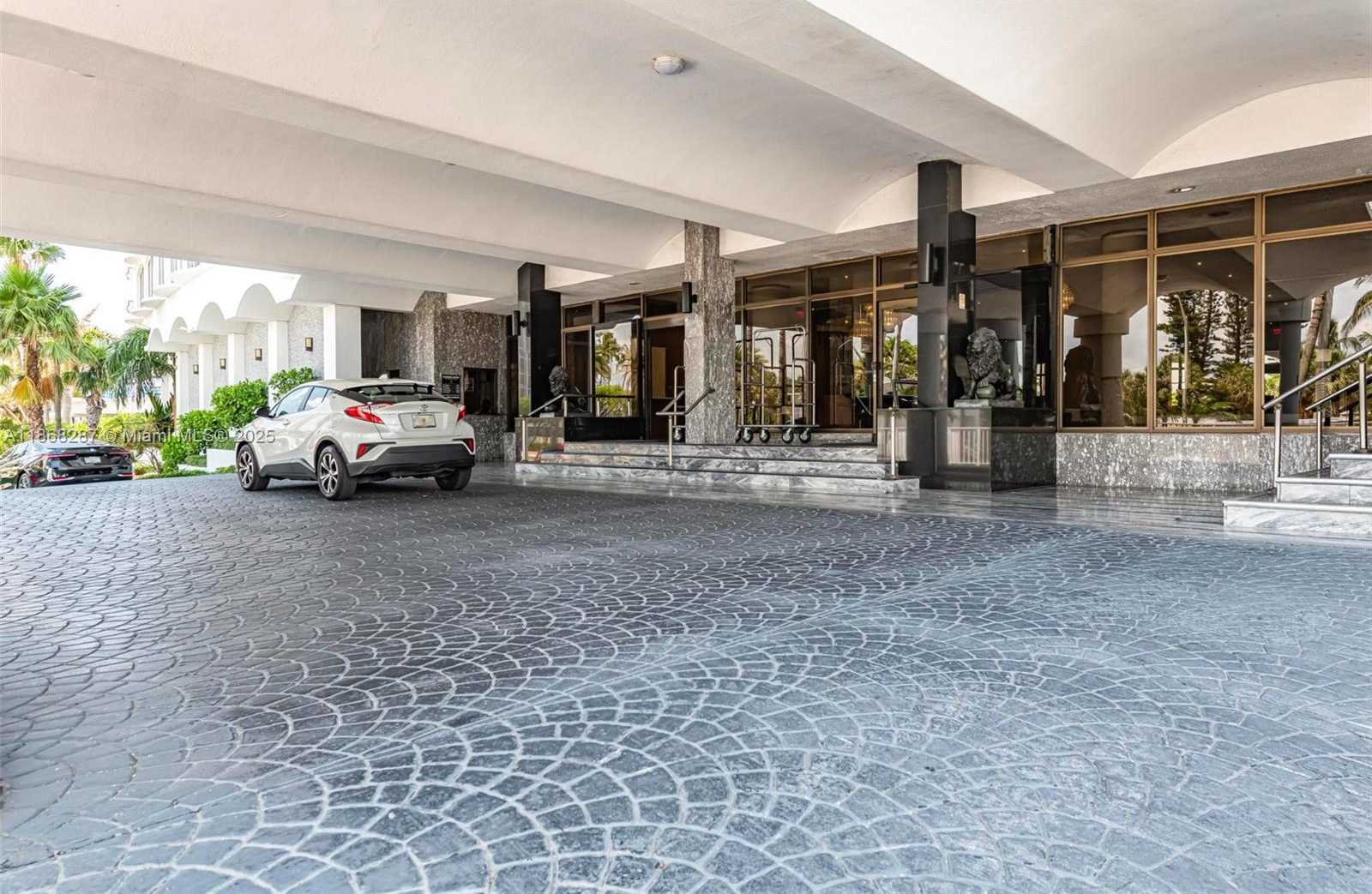 Small Image of 5401 COLLINS AVE #916, Miami Beach Number 20