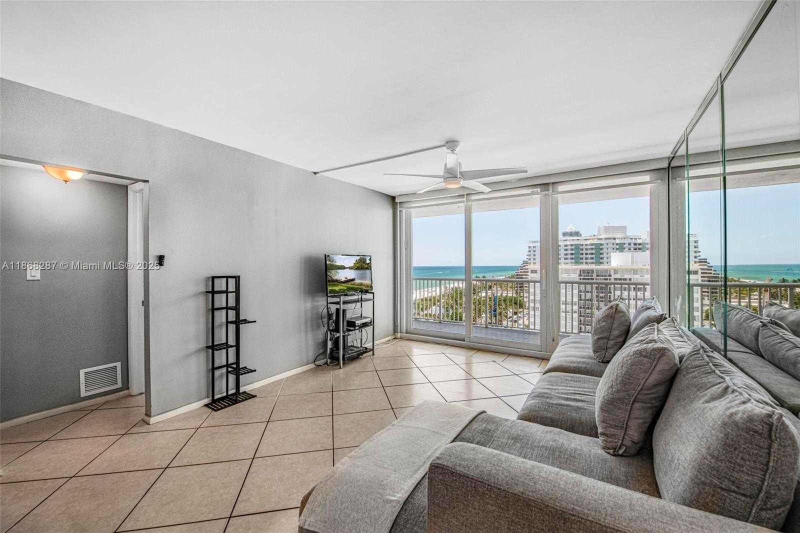 Small Image of 5401 COLLINS AVE #916, Miami Beach Number 3