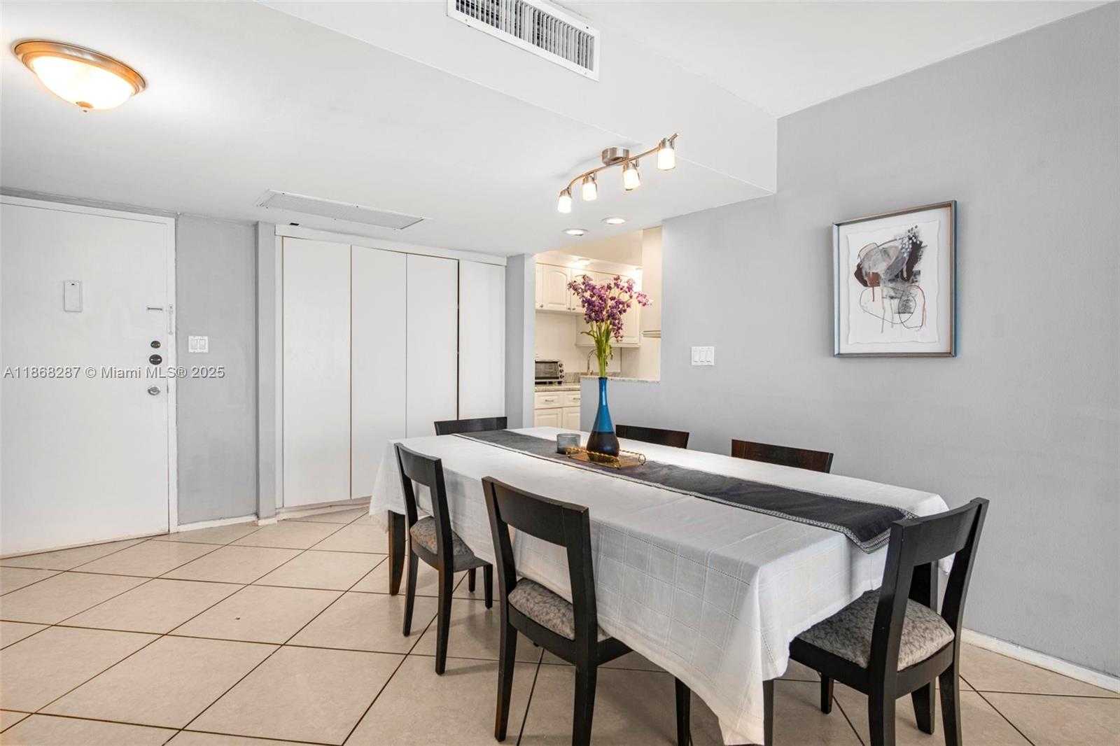 Small Image of 5401 COLLINS AVE #916, Miami Beach Number 6