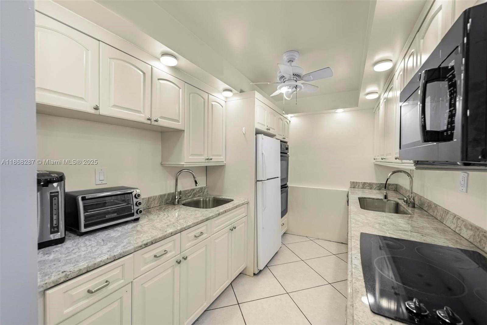 Small Image of 5401 COLLINS AVE #916, Miami Beach Number 7