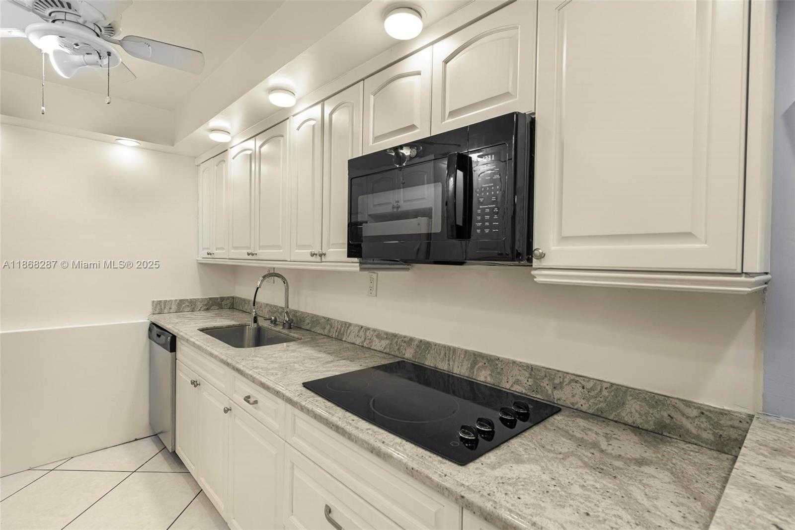 Small Image of 5401 COLLINS AVE #916, Miami Beach Number 8