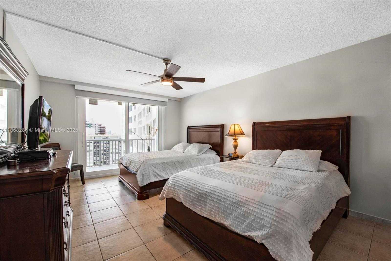 Small Image of 5401 COLLINS AVE #916, Miami Beach Number 9