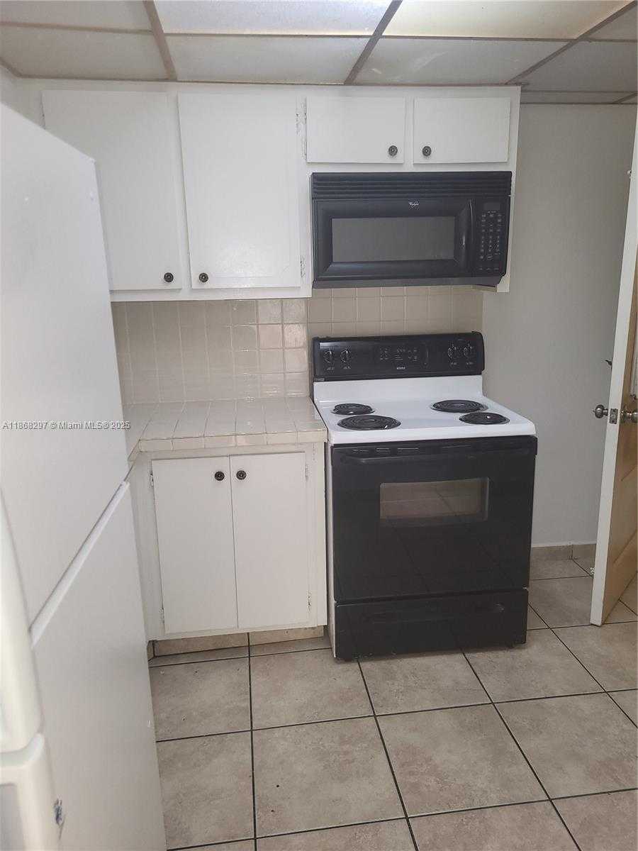 Small Image of 1175 NORMANDY DR #2D, Miami Beach Number 2
