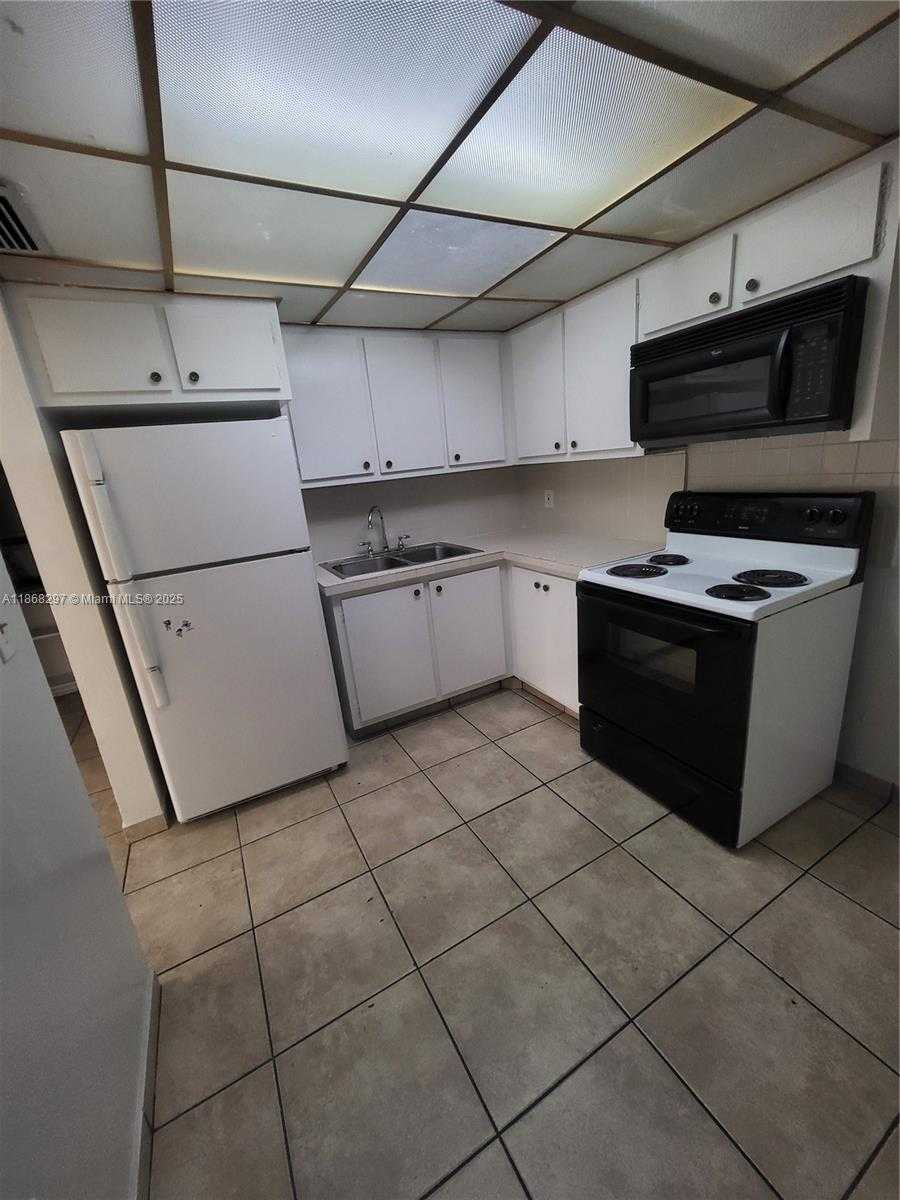 Small Image of 1175 NORMANDY DR #2D, Miami Beach Number 3