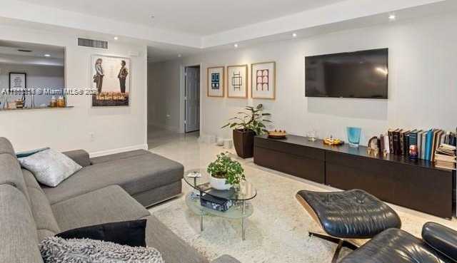 Small Image of 671 BILTMORE WAY #101, Coral Gables Number 4
