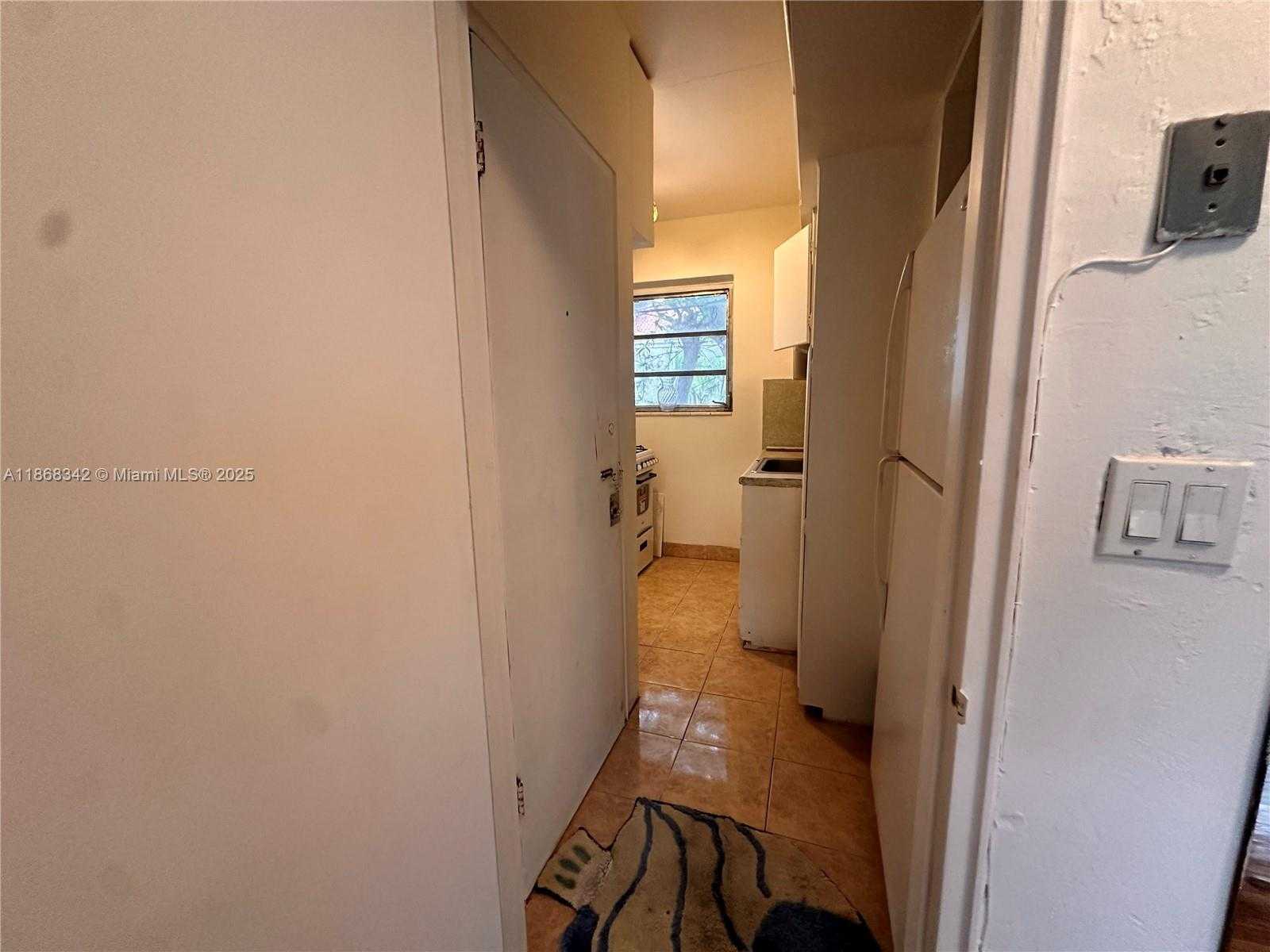 Small Image of 4740 PINE TREE DR #20, Miami Beach Number 11