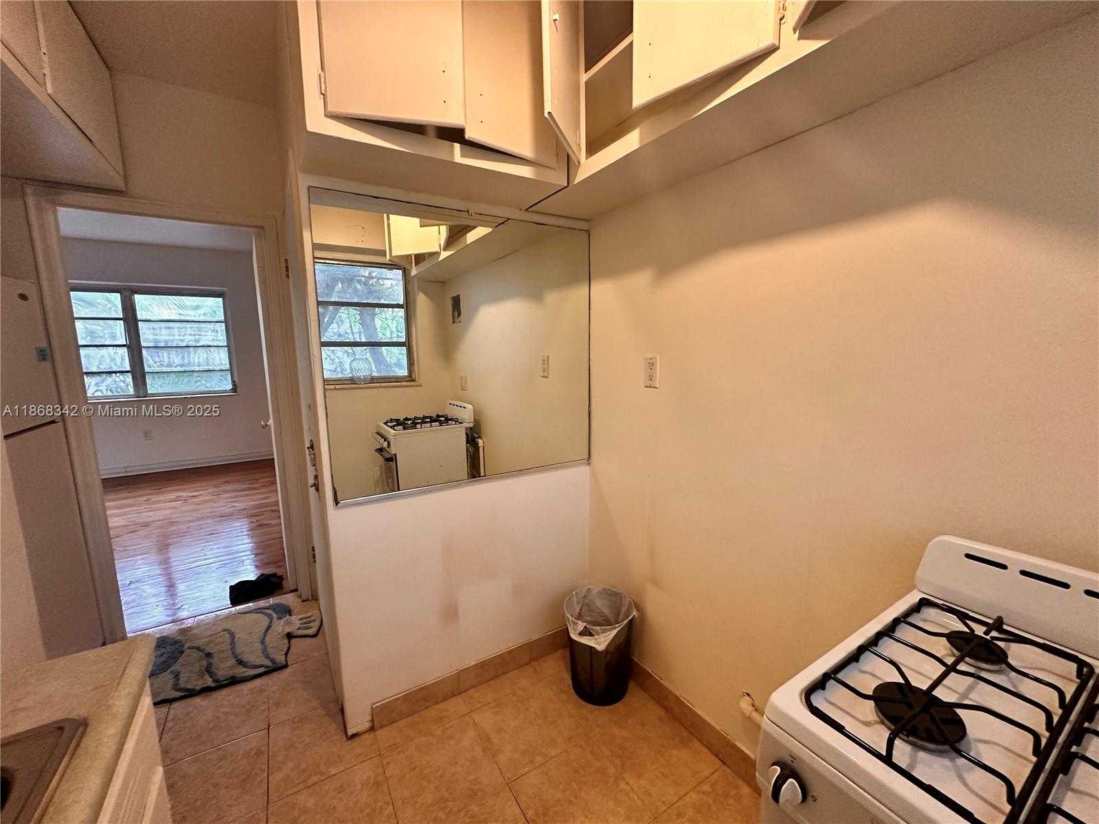 Small Image of 4740 PINE TREE DR #20, Miami Beach Number 13