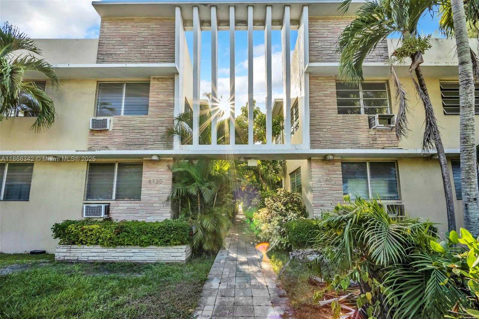 Small Image of 4740 PINE TREE DR #20, Miami Beach Number 14