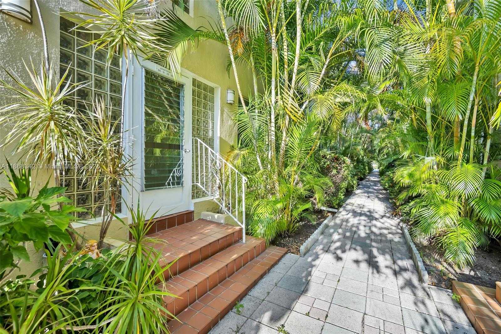 Small Image of 4740 PINE TREE DR #20, Miami Beach Number 15