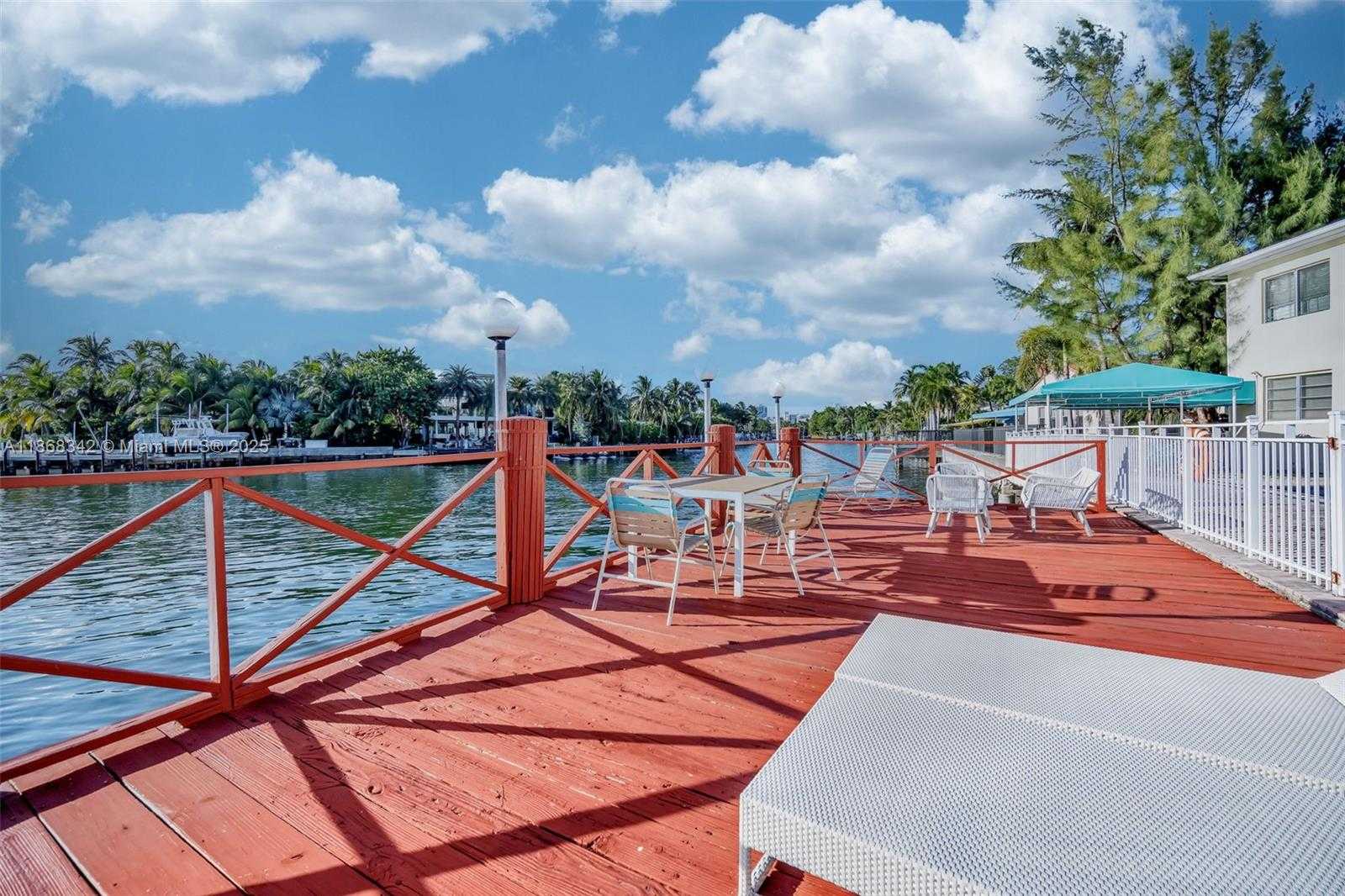 Small Image of 4740 PINE TREE DR #20, Miami Beach Number 19