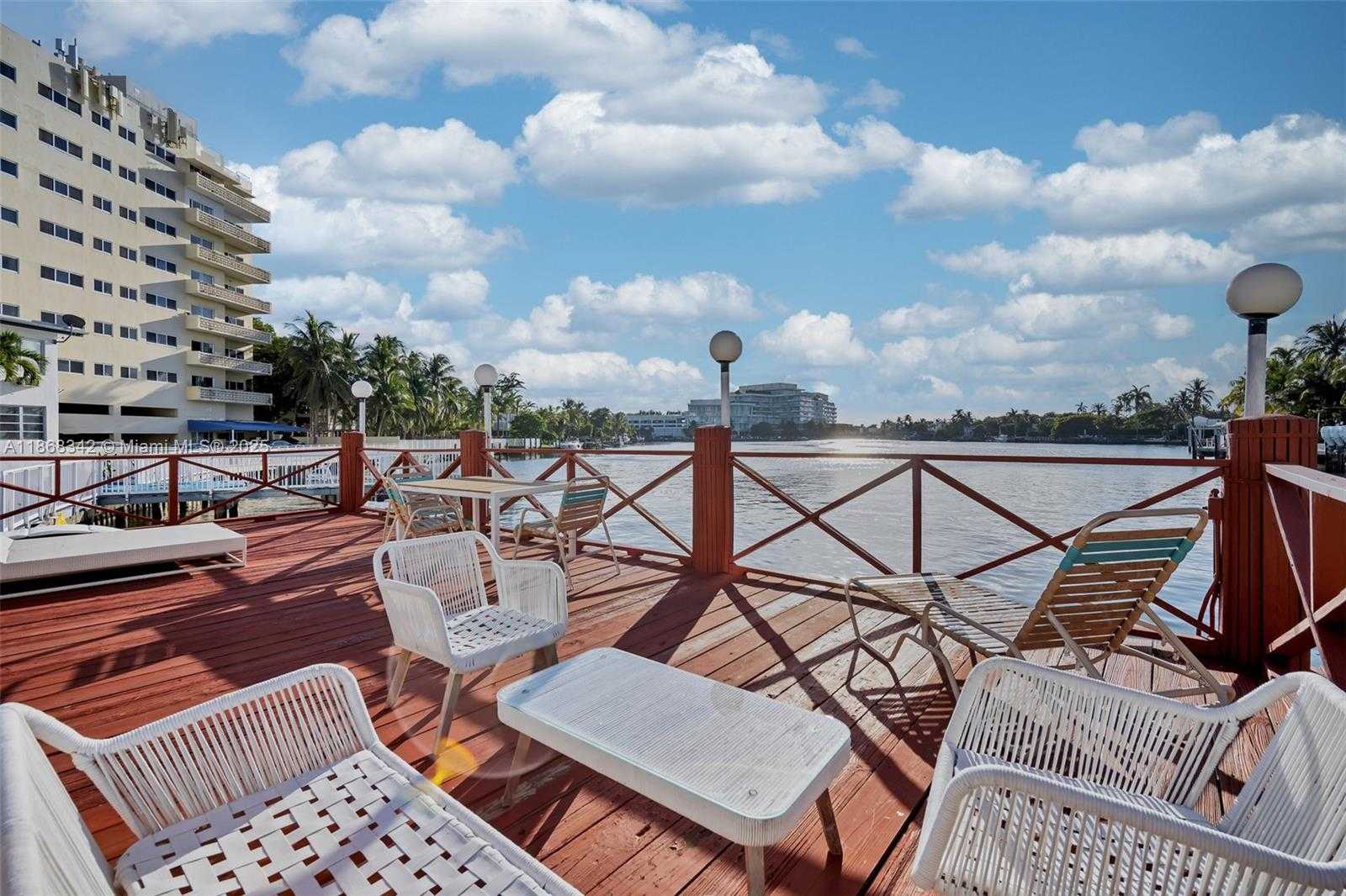 Small Image of 4740 PINE TREE DR #20, Miami Beach Number 21