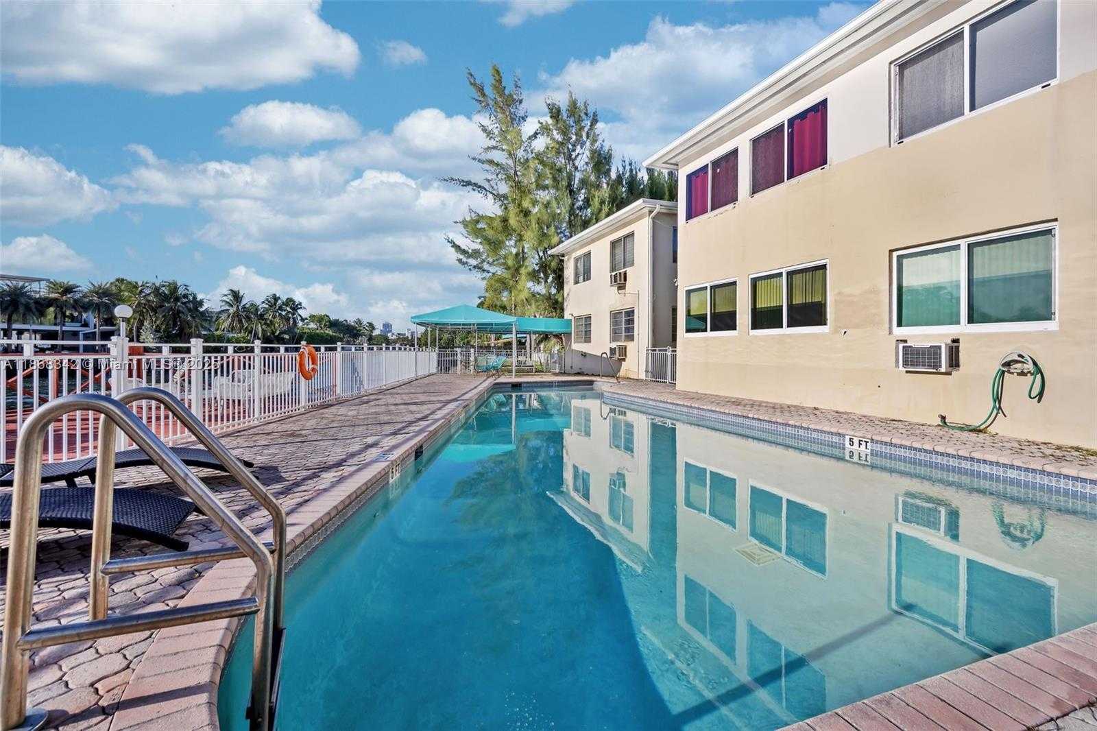 Small Image of 4740 PINE TREE DR #20, Miami Beach Number 22