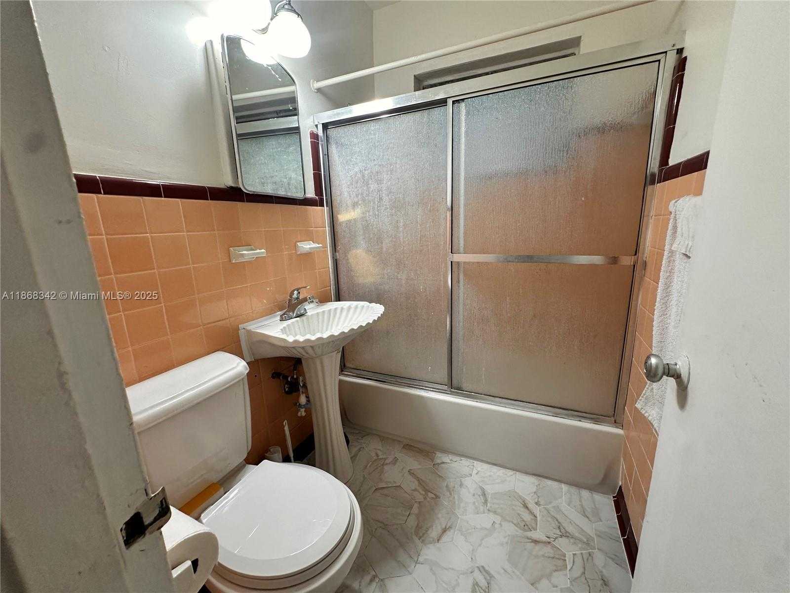 Small Image of 4740 PINE TREE DR #20, Miami Beach Number 9