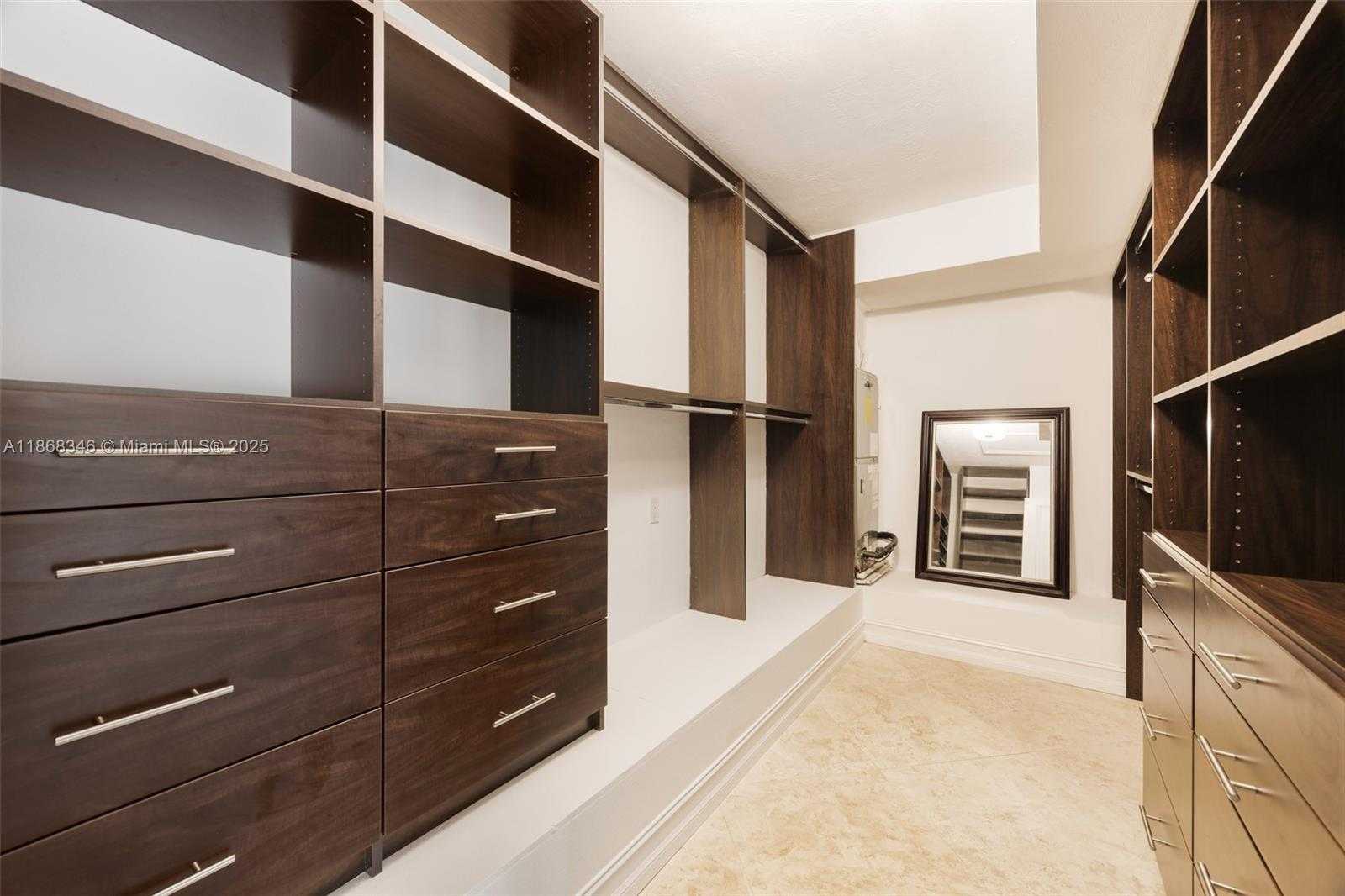Small Image of 2000 SUNRISE KEY BLVD, Fort Lauderdale Number 15
