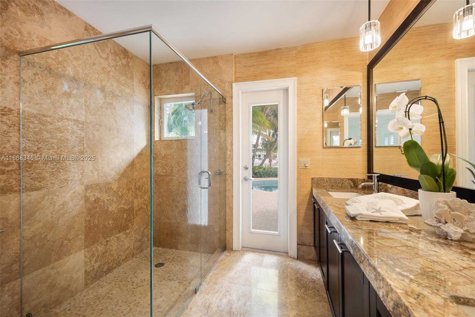 Small Image of 2000 SUNRISE KEY BLVD, Fort Lauderdale Number 16