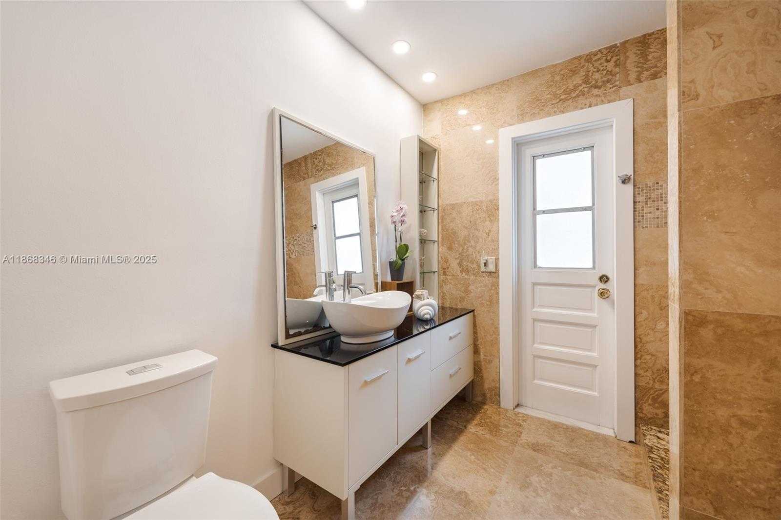 Small Image of 2000 SUNRISE KEY BLVD, Fort Lauderdale Number 18