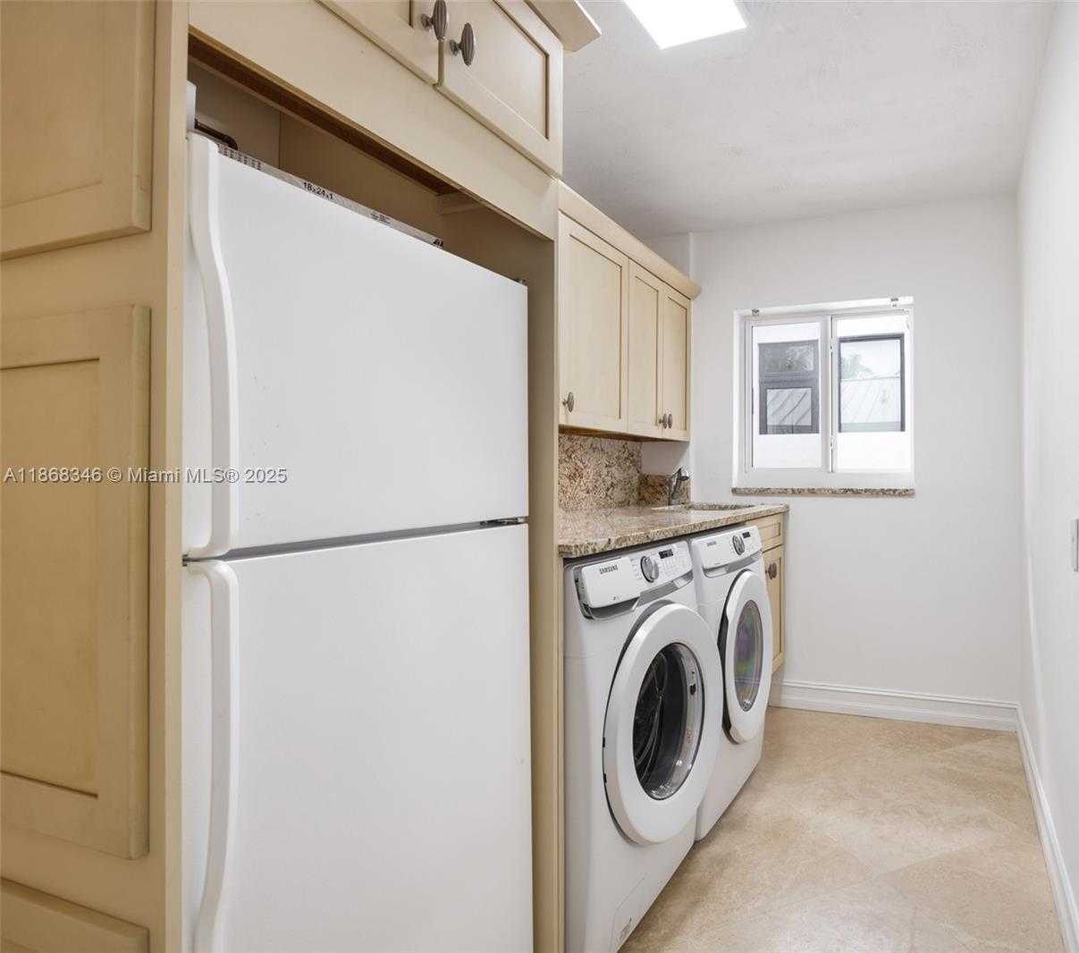 Small Image of 2000 SUNRISE KEY BLVD, Fort Lauderdale Number 22