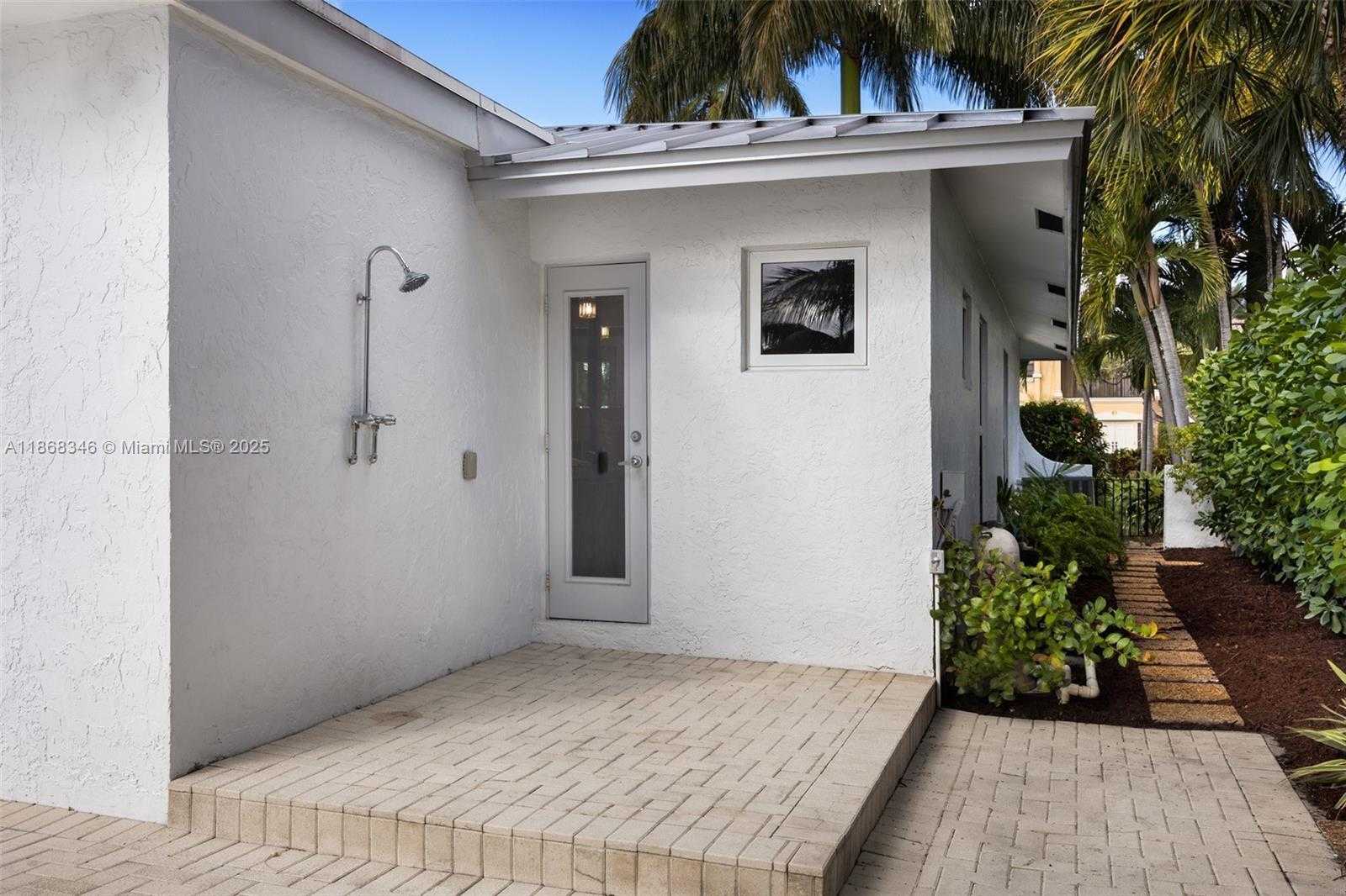 Small Image of 2000 SUNRISE KEY BLVD, Fort Lauderdale Number 23