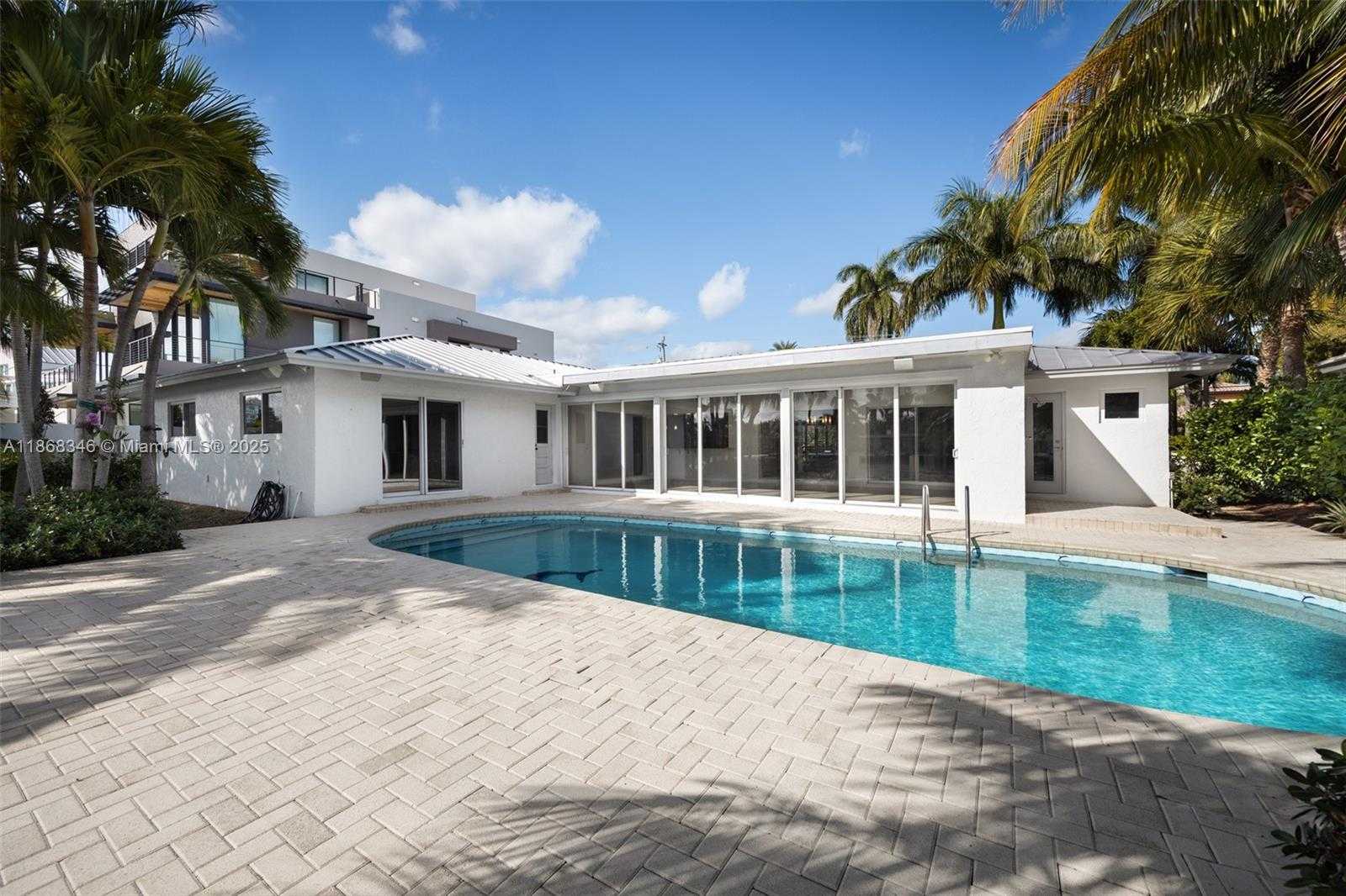 Small Image of 2000 SUNRISE KEY BLVD, Fort Lauderdale Number 25