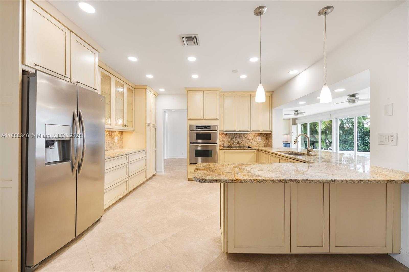 Small Image of 2000 SUNRISE KEY BLVD, Fort Lauderdale Number 7