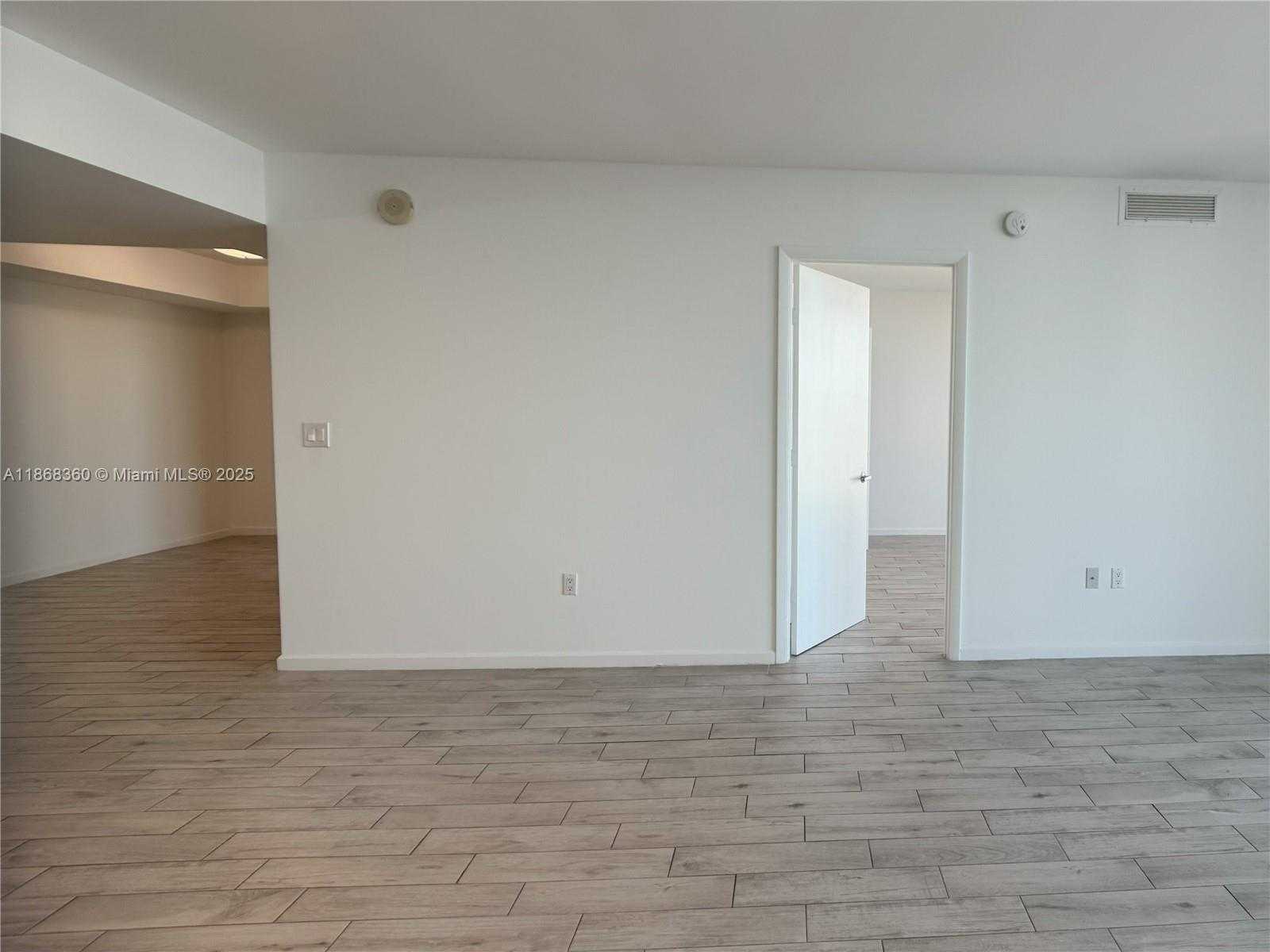 Small Image of 50 BISCAYNE BLVD #3104, Miami Number 7