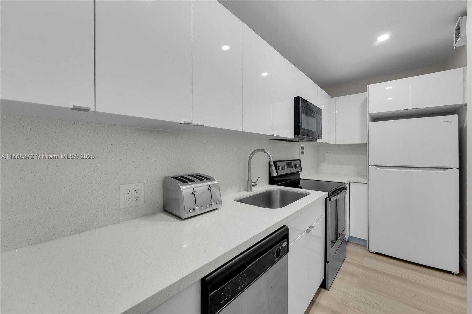 Small Image of 1200 WEST AVE #PH28, Miami Beach Number 12
