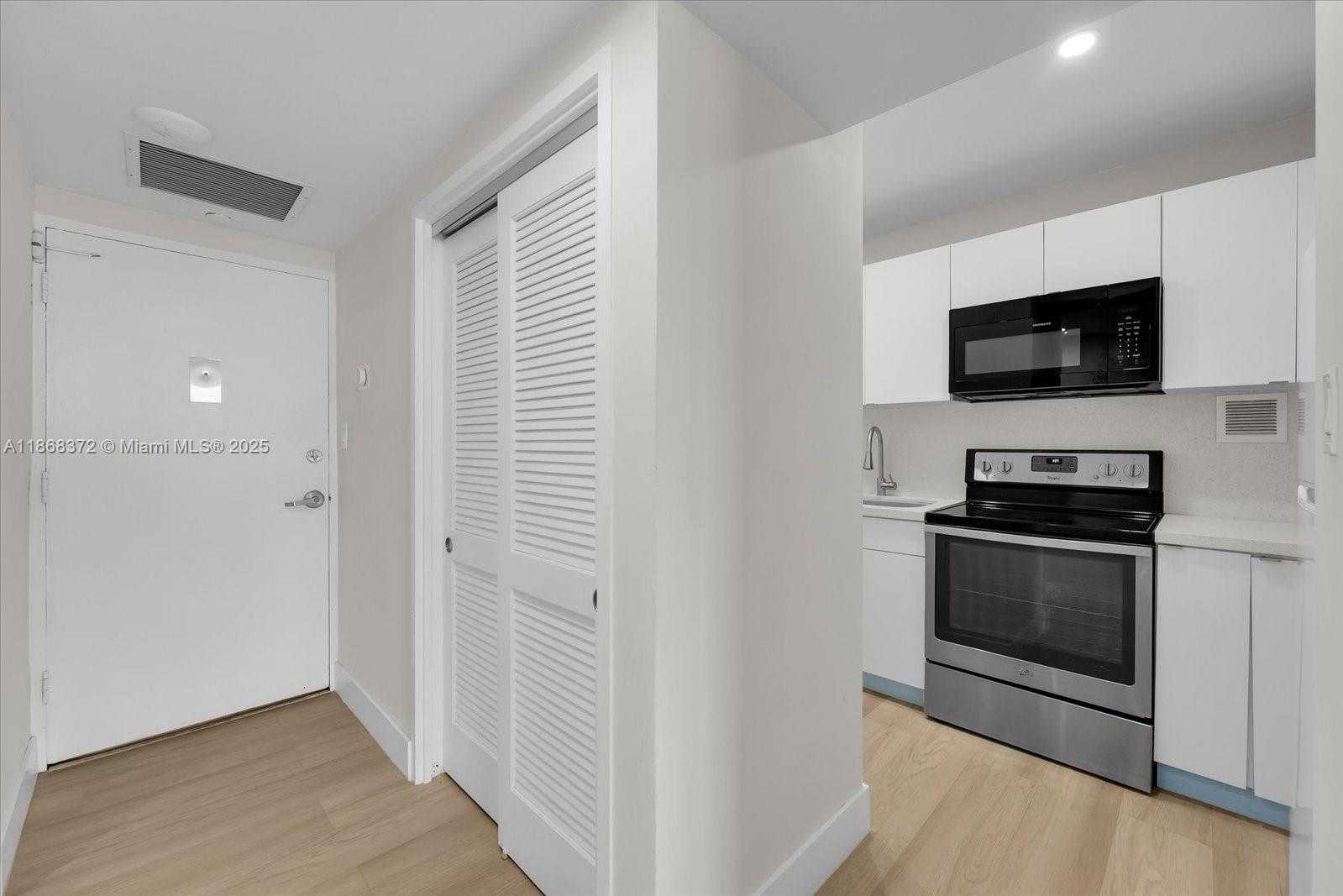 Small Image of 1200 WEST AVE #PH28, Miami Beach Number 13