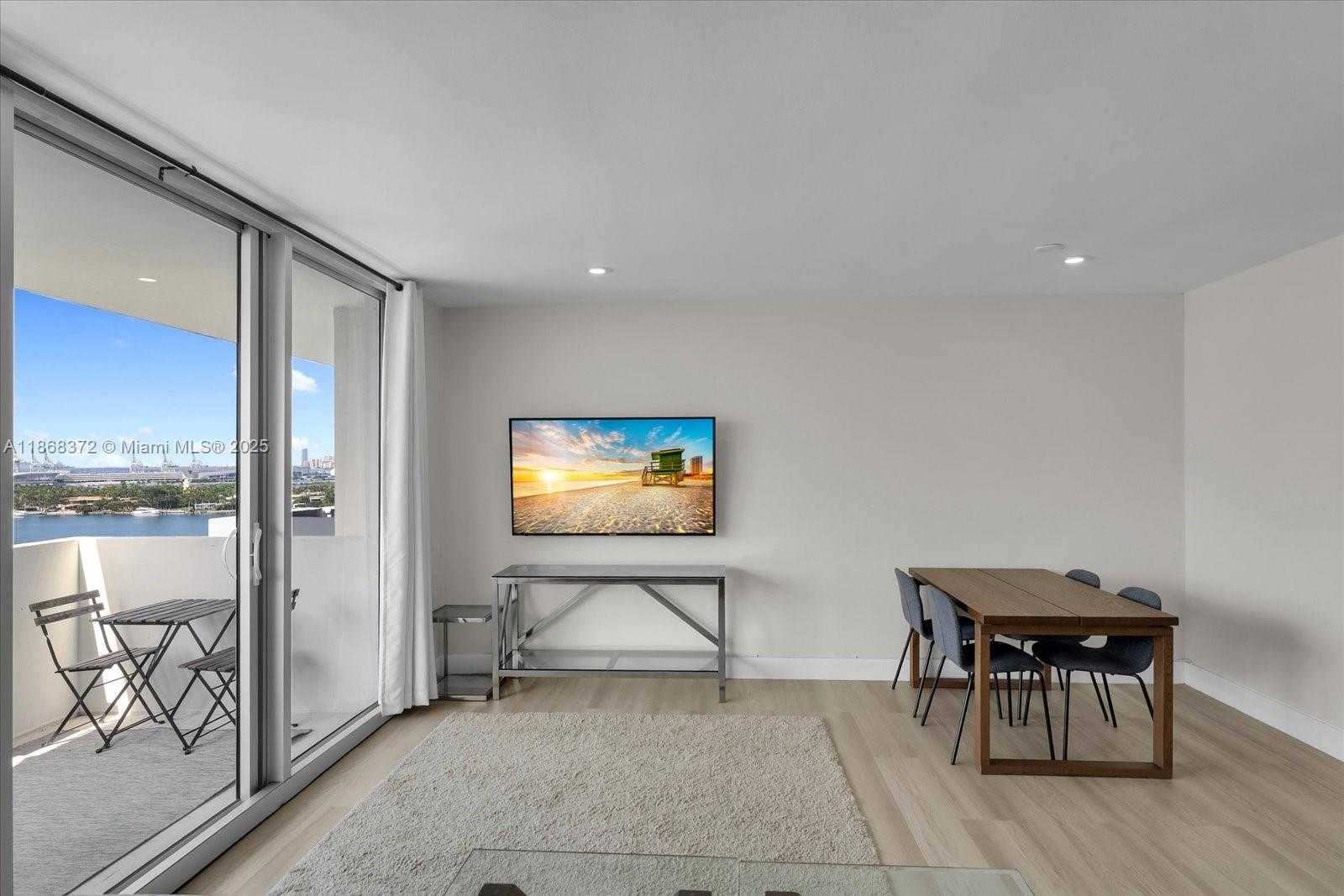 Small Image of 1200 WEST AVE #PH28, Miami Beach Number 4