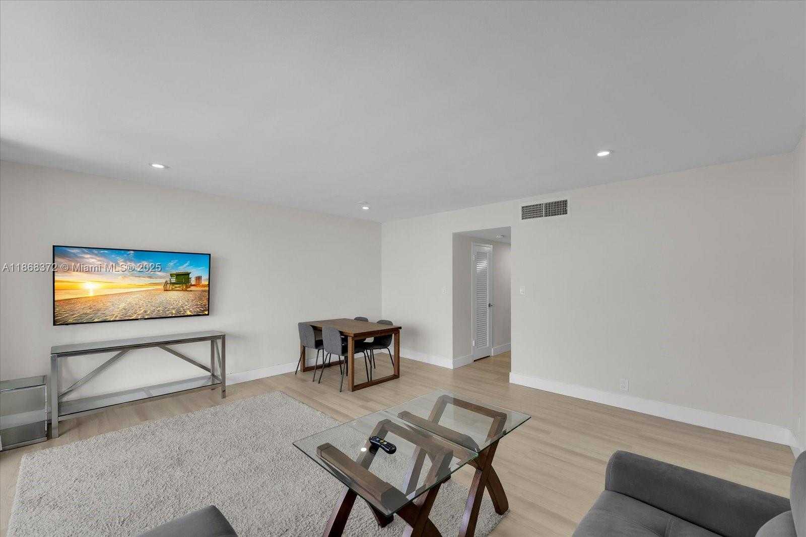 Small Image of 1200 WEST AVE #PH28, Miami Beach Number 9