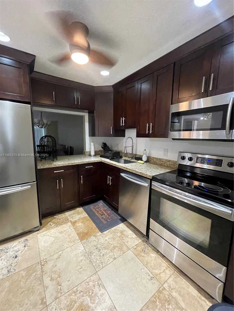 Small Image of 410 SOUTH EAST 2ND ST #422, Hallandale Beach Number 4