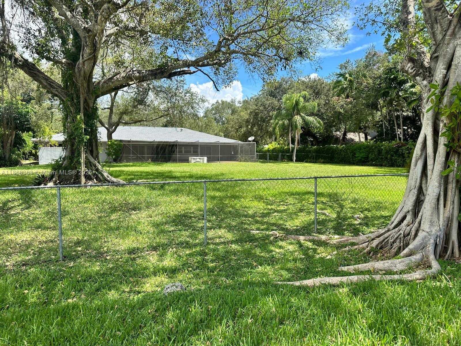 Small Image of 9480 SOUTH WEST 99TH ST, Miami Number 10