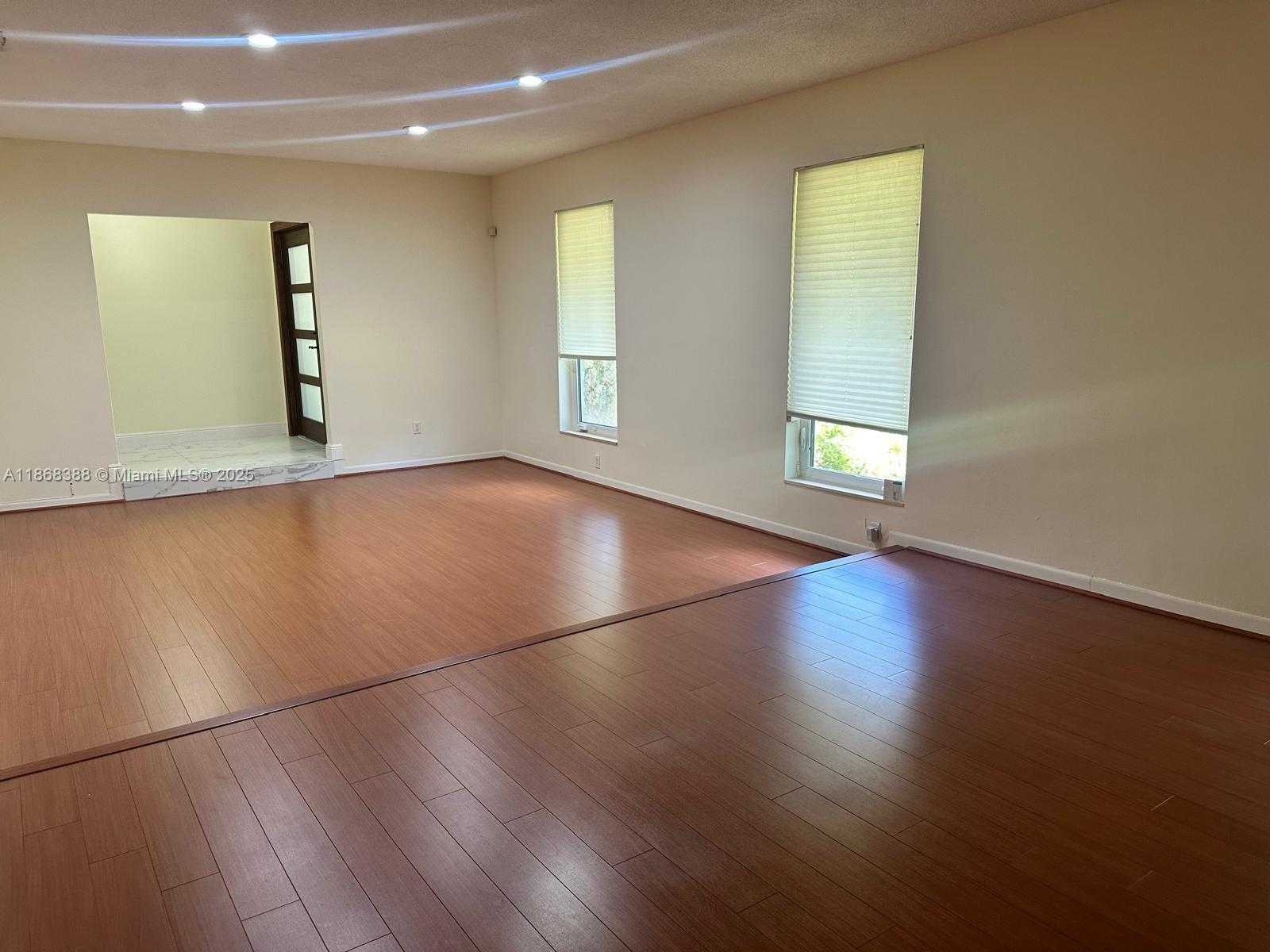 Small Image of 9480 SOUTH WEST 99TH ST, Miami Number 2