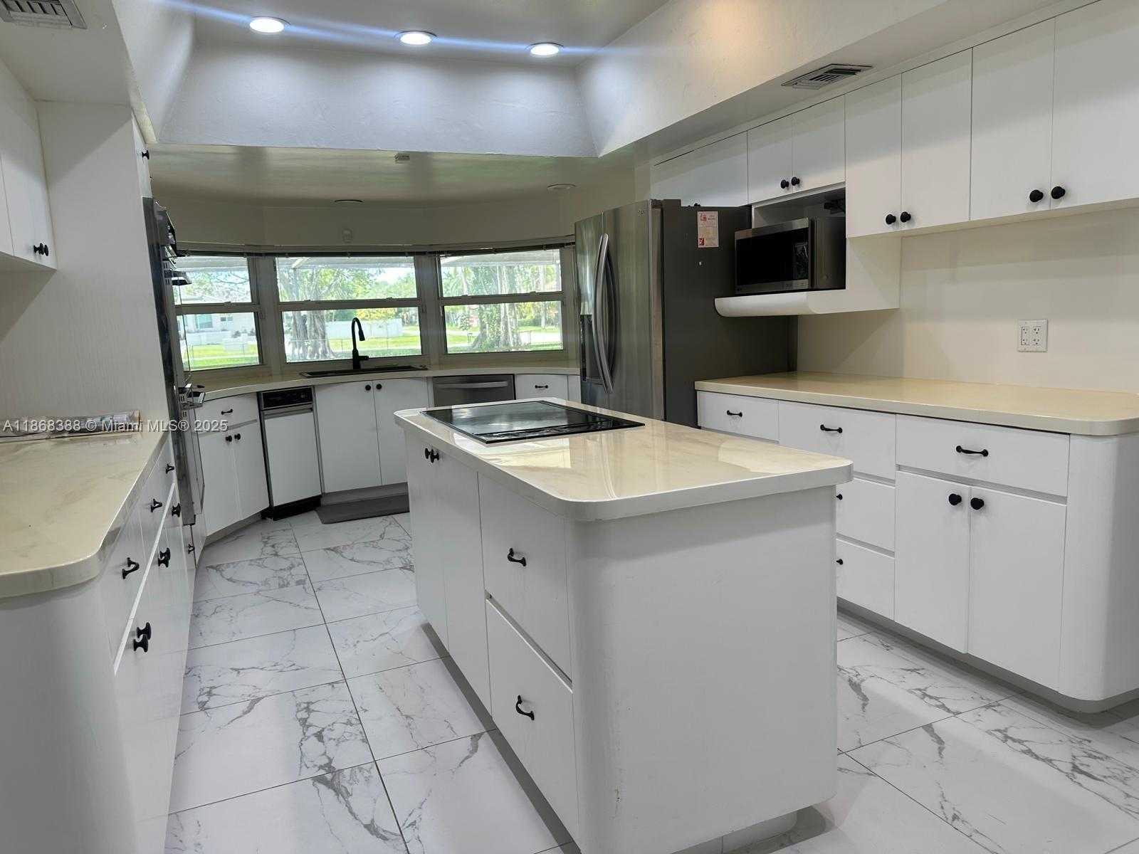 Small Image of 9480 SOUTH WEST 99TH ST, Miami Number 4