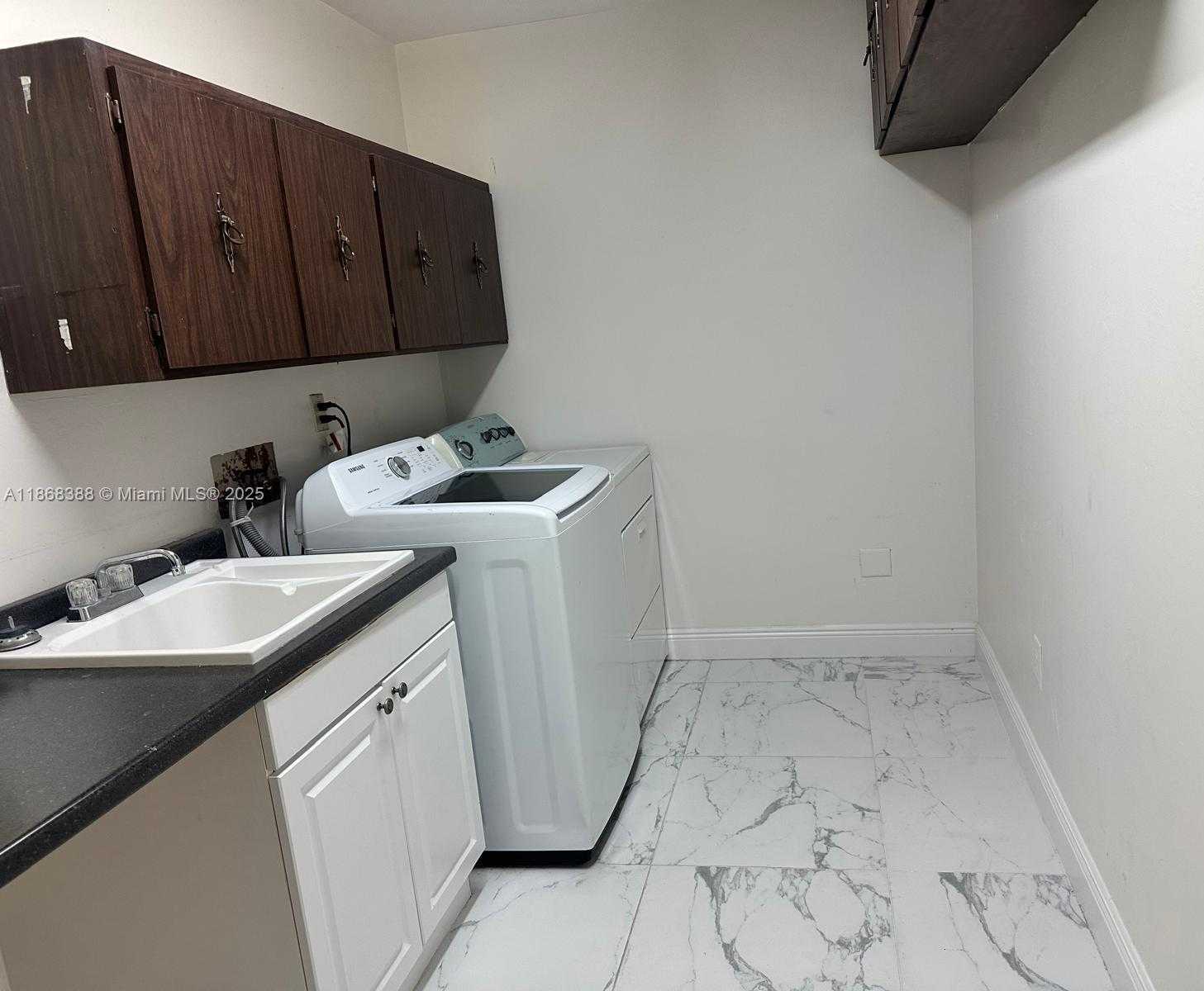 Small Image of 9480 SOUTH WEST 99TH ST, Miami Number 5