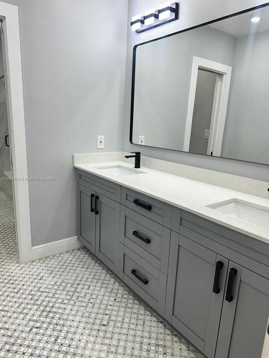 Small Image of 9480 SOUTH WEST 99TH ST, Miami Number 6
