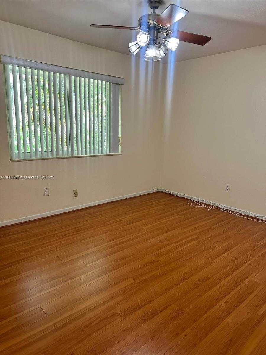 Small Image of 9480 SOUTH WEST 99TH ST, Miami Number 7