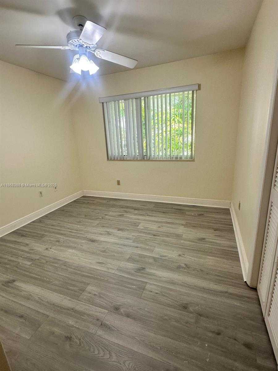 Small Image of 9480 SOUTH WEST 99TH ST, Miami Number 8