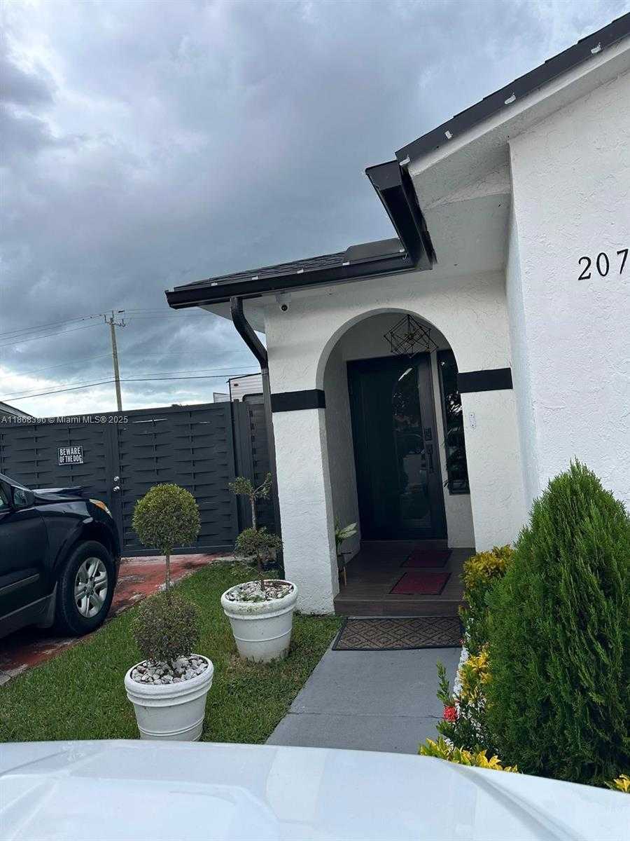 Small Image of 20752 SOUTH WEST 121ST CT, Miami Number 3